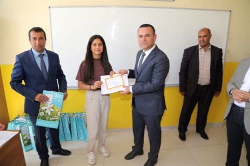 Kaymakamımız Türkman,  2021-2022 Eğitim Öğretim Yılının Son Gününde İlçemiz Gölkaşı İlkokulu/Ortaokulunda Karne Dağıtım Törenine Katıldı