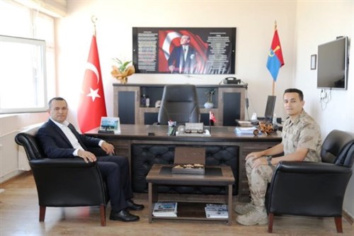 Kaymakamımız Türkman, İl İçi Atama İle Edremit İlçe Jandarma Komutanı Olarak Atanan Üsteğmen Volkan Alıcı' ya Hayırlı Olsun Ziyaretinde Bulundu
